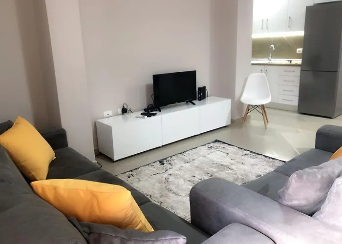 Centre Lionsgate 12 *