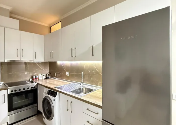 Centre Lionsgate 12 ティラナ