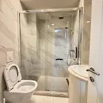 Apartment Centre Lions Gate 1