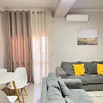 Centre Lions Gate 1 Apartment *