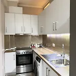 Apartment Centre Lions Gate 1