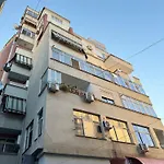 Apartment Centre Lions Gate 1