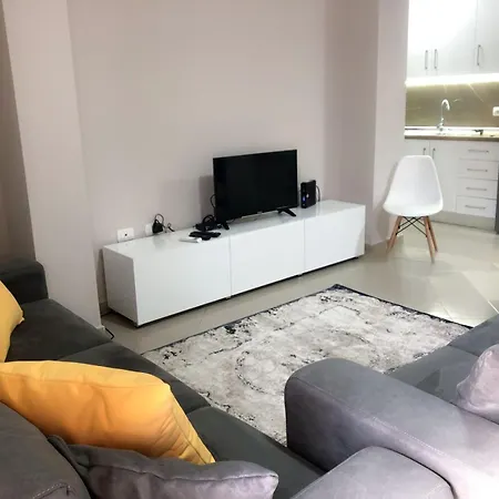 Centre Lions Gate 1 *