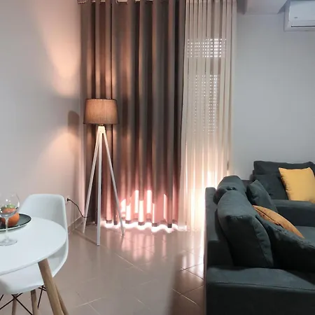 Centre Lionsgate 12 Apartment *