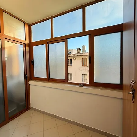 Centre Lions Gate 1 דירה טיראנה