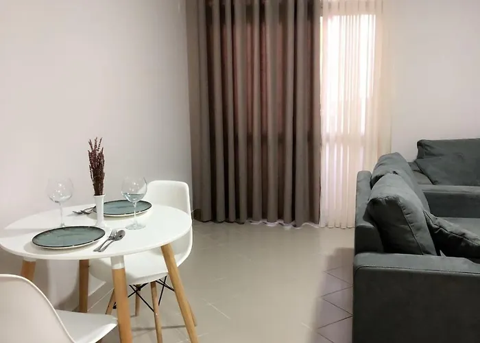 Centre Lions Gate 1 * ティラナ