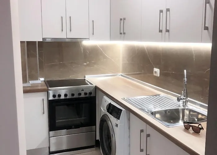 Centre Lions Gate 1 アパート ティラナ