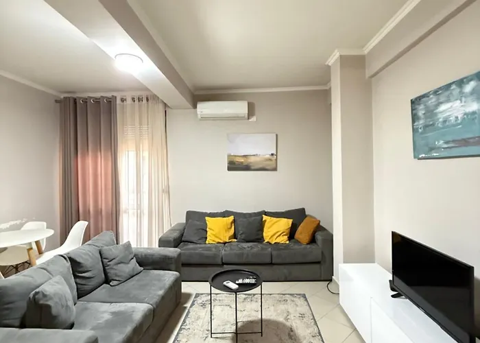 Centre Lionsgate 12 *