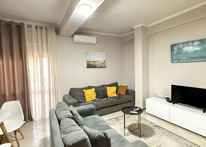 Centre Lionsgate 12 Apartment