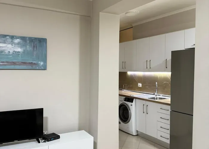 Apartment Centre Lionsgate 12