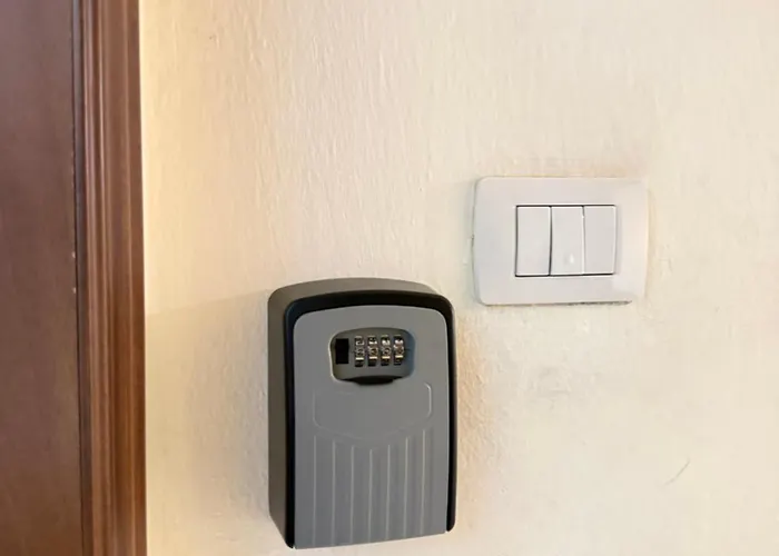 Centre Lions Gate 1 * ティラナ