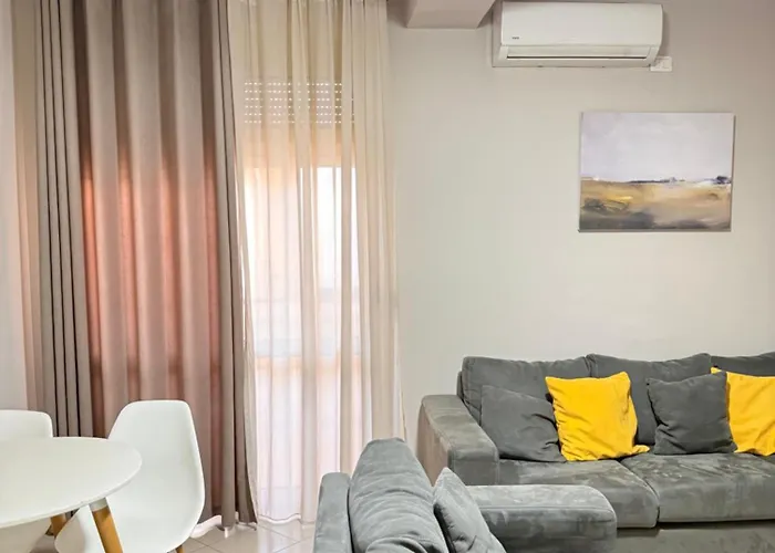 Centre Lionsgate 12 Apartment *