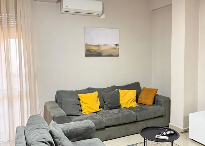 Centre Lions Gate 1 * ティラナ