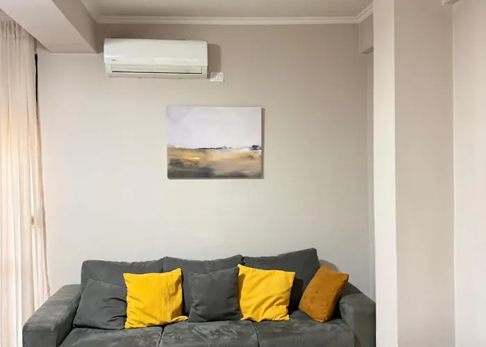 Centre Lionsgate 12 Apartment *